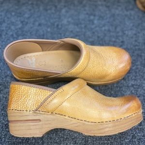 Dansko Professional Honey Distressed clogs